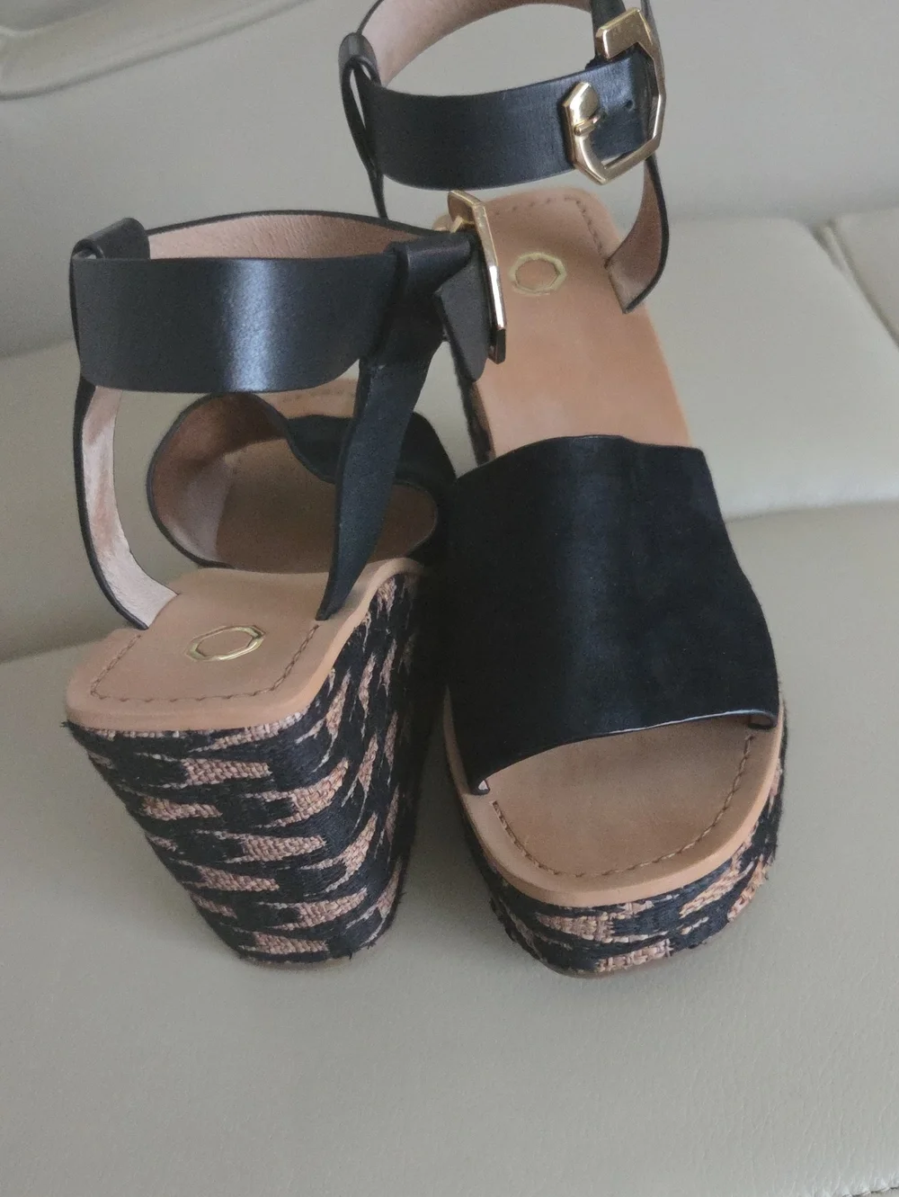 Louise et Cie stylish platform